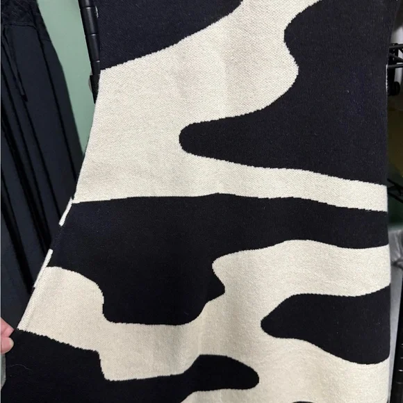 Cider Black and Cream Patterned Dress - Picture 4 of 6